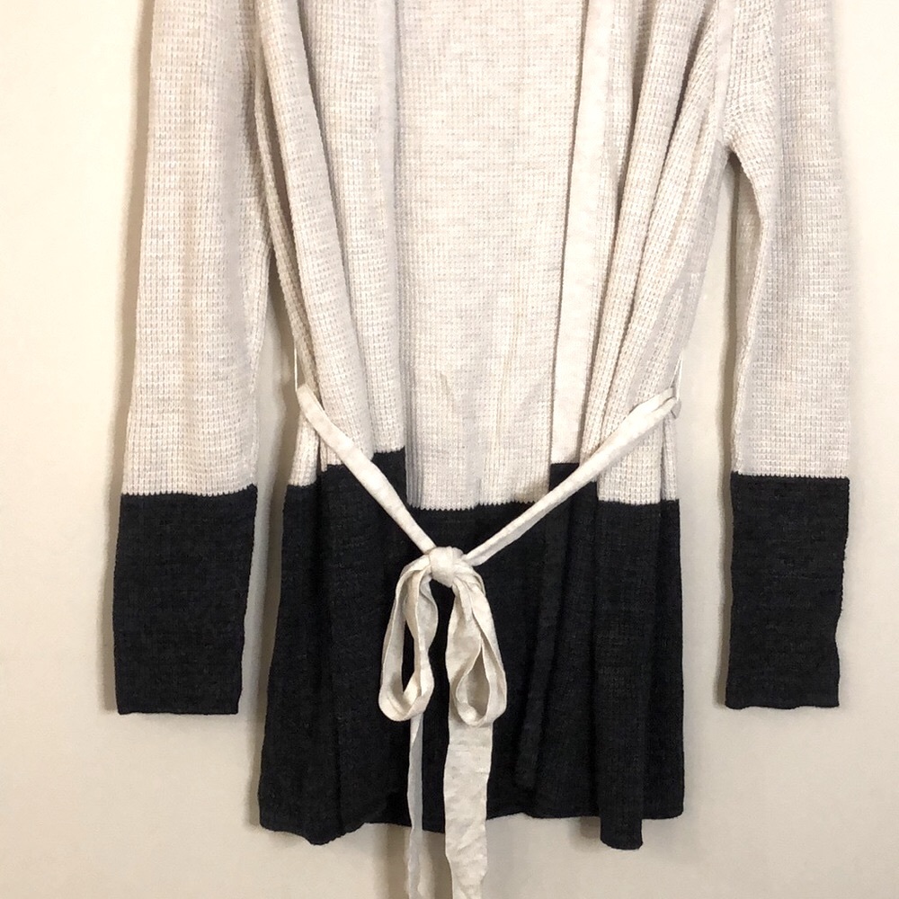Daisy Fuentes longline cardigan Sweater waffle texture Cream & gray soft belt LG - Picture 3 of 9